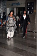 Deepika Padukone, Ranveer Singh snapped at the airport in Mumbai on 9th Nov 2013